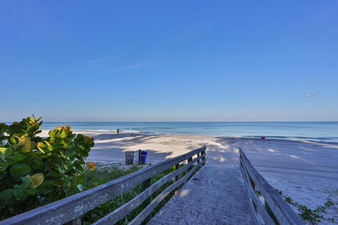 100 Steps To Beautiful Indian Rocks Beach, Oceanside, 2 Bedroom Updated Condo شاطئ كليرووتر المظهر الخارجي الصورة